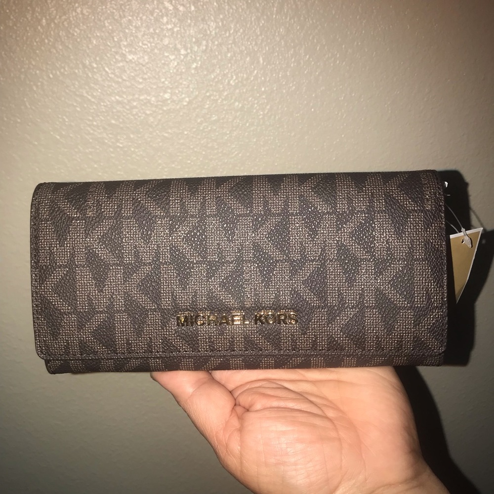 OFFERS? NEW| Michael Kors Jet Set Travel Wallet